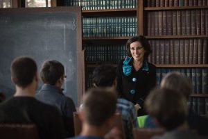 France Córdova, director of the NSF, met with Caltech students to discuss the NSF's vision for research and discovery. The students were able to participate in a Q&A at the end of the session.